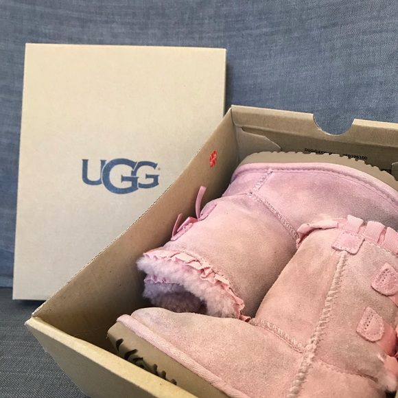 Pink uggs - Picture 2 of 6